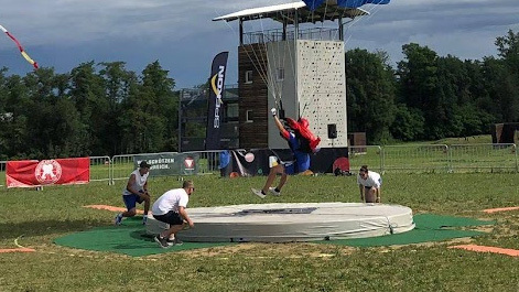 Dvě stříbra z armádního mistrovství světa. Parašutisté Dukly potvrdili v Rakousku extratřídu