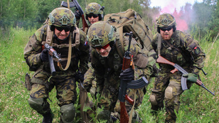 Na službě v aktivní záloze mě láká možnost vyjet na zahraniční misi, říká lékař z pražské fakultní nemocnice