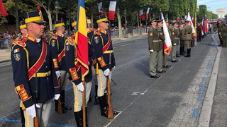 Vojenské přehlídky k výročí dobytí Bastily se v Paříži zúčastnila Čestná stráž AČR