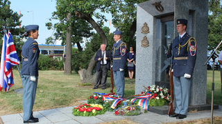 U ruzyňského letiště se vzpomínalo na čs. letce RAF, kteří se před 77 lety vrátili z Velké Británie