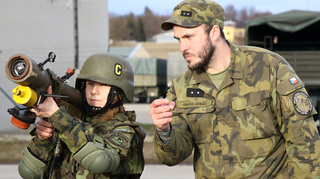 Civilisté se u strakonických protiletadlovců stali na pětadvacet hodin vojáky