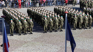 Žáci 1. ročníku vojenské střední školy slavnostně složili slib. Příští rok se škola rozšíří o nový IT obor