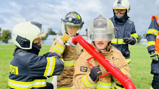 Do ČR zavítali hasiči z Texasu a Nebrasky. Společně cvičili plnění bambi vaku