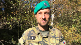 Dříve profesionální voják, nyní záložník Tomáš Johanides: Základní výcvik by prospěl každému