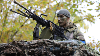 Clear Sign 2022: Výsadek z Black Hawku, 45 kg zátěže a kolega v roli nepřítele