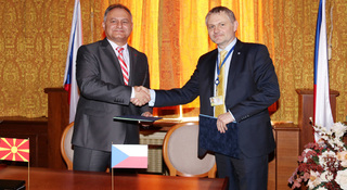 Zástupce náměstka ministra obrany podepsal plán spolupráce s makedonským státním tajemníkem