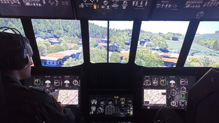 České a belgické posádky vrtulníků trénovaly na taktických simulátorech