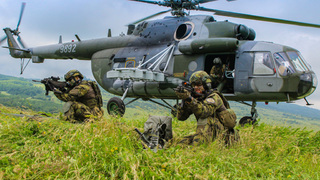 Čeští a slovenští vojáci budou cvičit výsadek z vrtulníku i ničení dronů