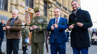 Výstava na Vítězném náměstí v Praze připomíná 30 let existence novodobé armády