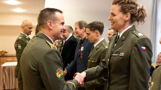 Generál Řehka ocenil vojáky za záchranu života a skvělé výsledky