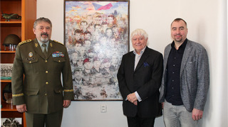 Akademický malíř namaloval obraz padlých hrdinů a věnoval ho armádě