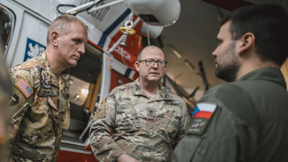 Američtí gardisté diskutovali se zdravotníky AČR nejen letecké zdravotnické odsuny