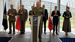 Češi, Maďaři a Poláci v Bruselu společně oslavili výročí vstupu do NATO