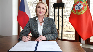 K české muniční iniciativě se připojilo Portugalsko, ministryně podepsaly memorandum