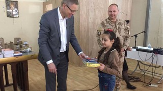 Stonožkové děti podpořily školáky v Iráku. Poslaly jim školní potřeby i omalovánky