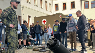 Naše stopy v NATO zabodovaly na jihu Čech. Vzdělávací projekt o armádě si škola pozvala už podruhé