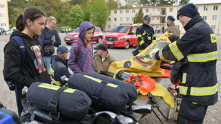 Armáda a složky IZS ukázaly dětem ze Staré Boleslavi, jak se bezpečněji chovat na silnicích
