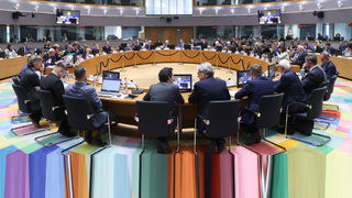 Ministři obrany zemí EU jednali v Bruselu o financování obranného průmyslu a pomoci Ukrajině. K české muniční iniciativě se formálně připojila Litva 