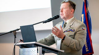 Kam směřuje dělostřelectvo? Odborníci v Praze probírali podobu moderního bojiště i využití AI