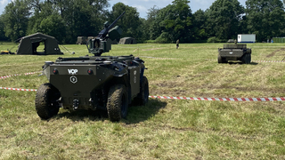 VOP CZ představil 4. generaci UGV TAROS: robotické vozidlo nově plave a uveze až 1000 kg