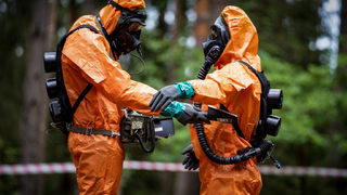 Coronat Mask 2024: Skutečná radioaktivní látka i nejmodernější technika