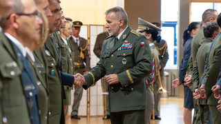 Generál Hlaváč ocenil vojáky po návratu ze zahraničních pracovišť