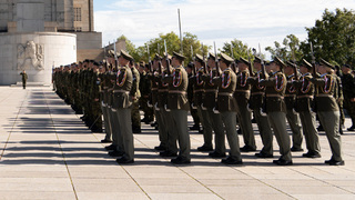 Téměř tři stovky vojáků a vojenských policistů byly oceněny po návratu ze zahraničí