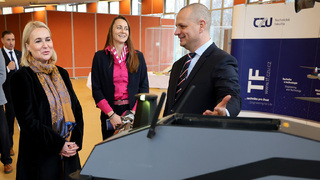 Ministryně obrany navštívila technologickou společnost ProLab Engineering, vyrábí drony využitelné i armádou