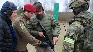 Náměstek Landovský navštívil české vojáky v Litvě