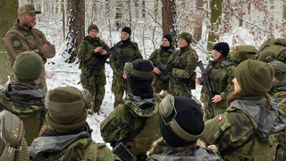 Velká dřina, ale skvělý zážitek. Studenti vojenské střední školy cvičili společně s tankisty
