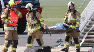 Ústřední vojenská nemocnice ve Střešovicích cvičila hromadný příjem zraněných z letecké nehody