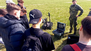 Pyrotechnik chybuje jen jednou. Ženisti ale nabídli studentům i jiné profese