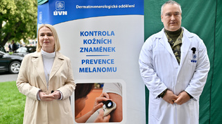 Lékaři z ÚVN zkontrolovali během dvou dnů na Vítězném náměstí kožní znaménka rekordnímu počtu lidí