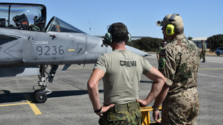 NATO Tiger Meet 2025: Češi si vyzkoušeli stroje spojenců, cvičili i tankování se spuštěnými motory