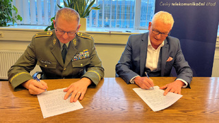 Podepsané memorandum mezi Ministerstvem obrany a ČTÚ zefektivní spolupráci v oblasti rádiového spektra