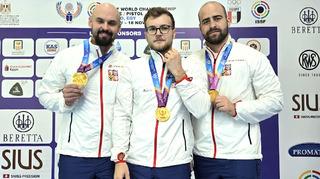 Zlato z Káhiry: Nymburský je světovým šampionem ve velkorážní pušce. Slaví i tým