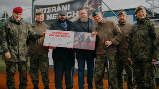 Dělostřelci a pop-artový umělec se spojili, aby podpořili válečné veterány