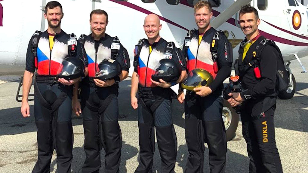 Úroda z pouště. Parašutisté Dukly vezou z armádního mistrovství světa v Kataru pět medailí!