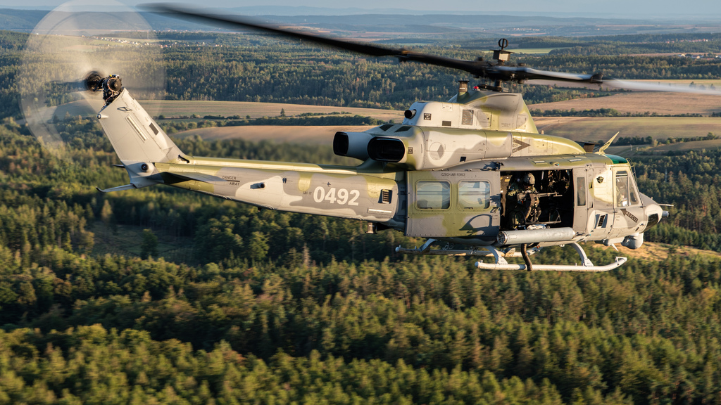 Čeští vrtulníkáři posílí ochranu polského nebe. Do operace míří i nové stroje H-1