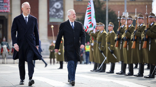 Ministr obrany jednal se svým maďarským protějškem v Budapešti