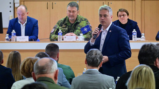 Zástupci obcí v okolí letecké základny Čáslav se seznámili s aktuální fází modernizace 