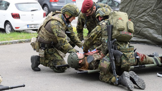 Centrum bojové medicíny trénovalo poskytování neodkladné péče v podmínkách simulovaného útoku