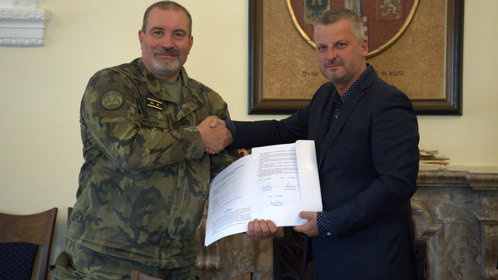 Memorandum o spolupráci mezi Ministerstvem obrany a městy Tábor a Hranice: společná cesta pro vojáky i obyvatele