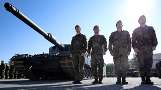 Historický milník pro českou obranu: Přáslavický prapor kompletně převzal tanky Leopard 2A4
