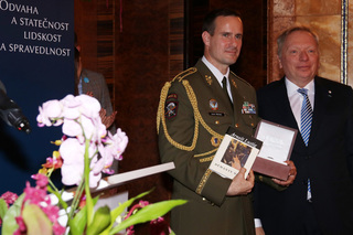 Cenu Arnošta Lustiga za odvahu a statečnost převzal brigádní generál Karel Řehka