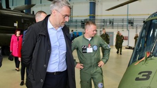 Čeští vrtulníkáři mají mezi spojenci skvělou pověst, uvedl ministr Metnar při návštěvě cvičení Dark Blade