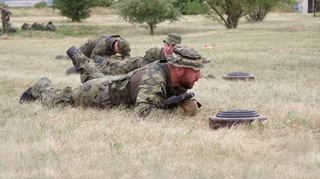 Žatečtí si znovu připomněli padlého kolegu armádním vícebojem, fandit přišla i veřejnost