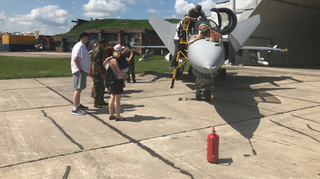 Aviatická pouť v Pardubicích lákala diváky na závody Red Bull Air Race i historické letové ukázky