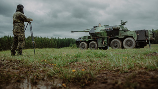 Odborné kurzy u dělostřelců: Náročnými testy prošlo 95 % vojáků AZ