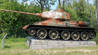 Přáslavický tank T-34, který se zapojil do Ostravské operace, dostal od tankistů nový kabát